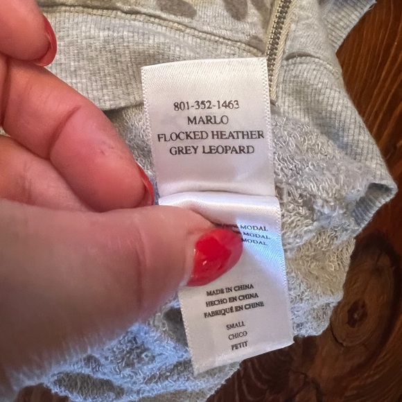 RAILS Marlo Flocked Grey Leopard Sweatshirt Side Zipper - Picture 9 of 9